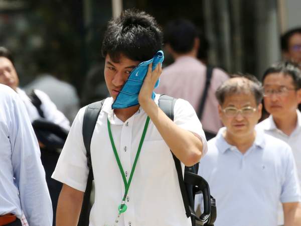 Người dân Hàn, Nhật vật vã đối mặt nắng nóng kỷ lục