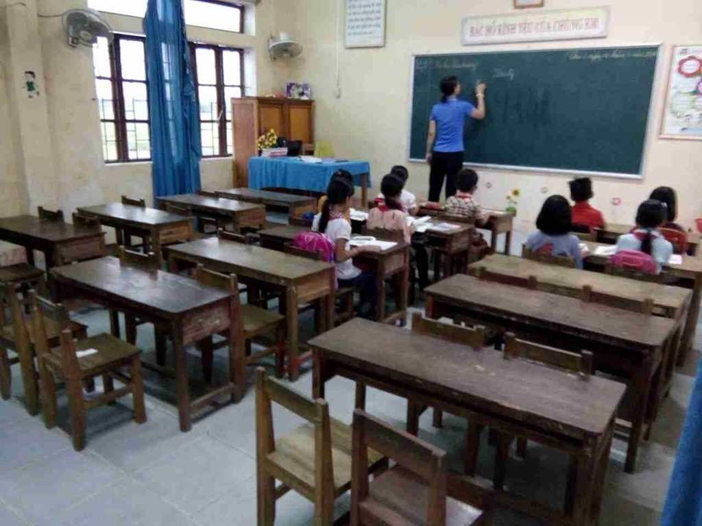 Quảng Bình: Linh mục Mai Xuân Ái ngăn cản học sinh đến trường