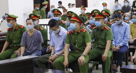 Giọt nước mắt từ phiên tòa vụ án Đồng Tâm Giọt nước mắt từ phiên tòa vụ án Đồng Tâm