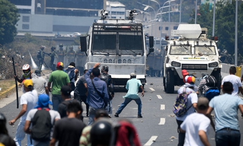 Cuộc đảo chính 'chết yểu' của phe đối lập Venezuela