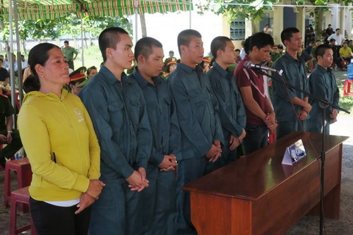 Thêm 9 người tấn công trụ sở cảnh sát ở Bình Thuận lĩnh án