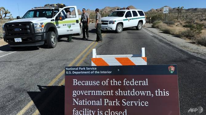 Chính phủ Mỹ ngừng hoạt động, nhà vệ sinh công viên phải đóng cửa theo vì không người dọn