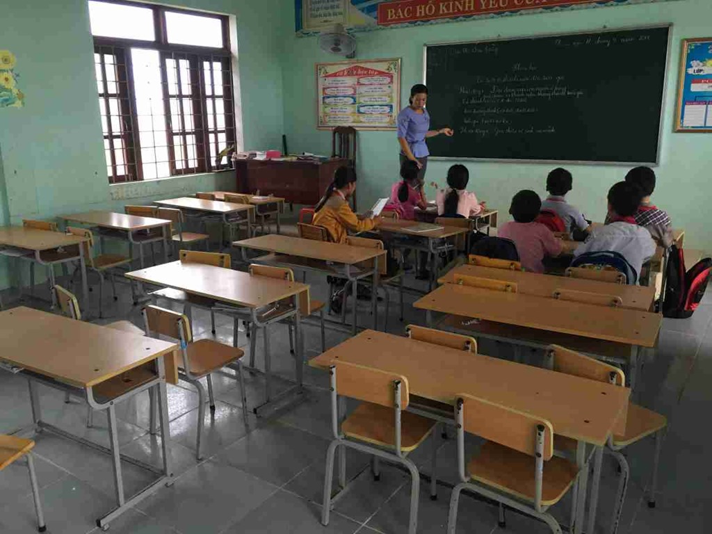 Quảng Bình: Linh mục Mai Xuân Ái ngăn cản học sinh đến trường