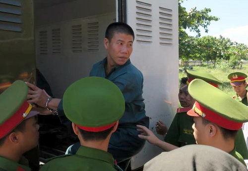Thêm 9 người tấn công trụ sở cảnh sát ở Bình Thuận lĩnh án