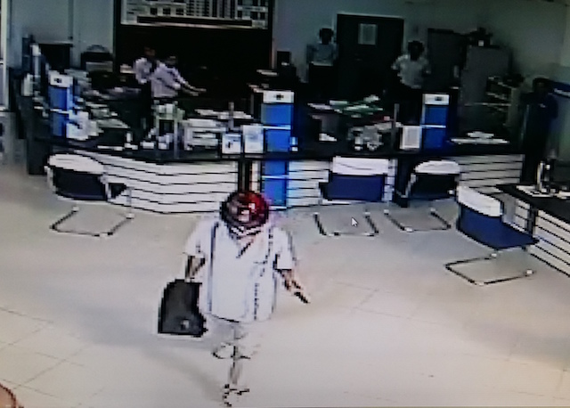 Lộ diện thủ phạm cầm súng gây ra vụ cướp ngân hàng ở Vĩnh Long