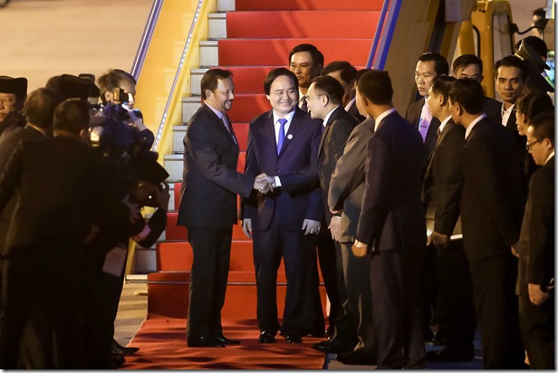 Quốc vương Brunei tự lái chuyên cơ đến Đà Nẵng dự APEC