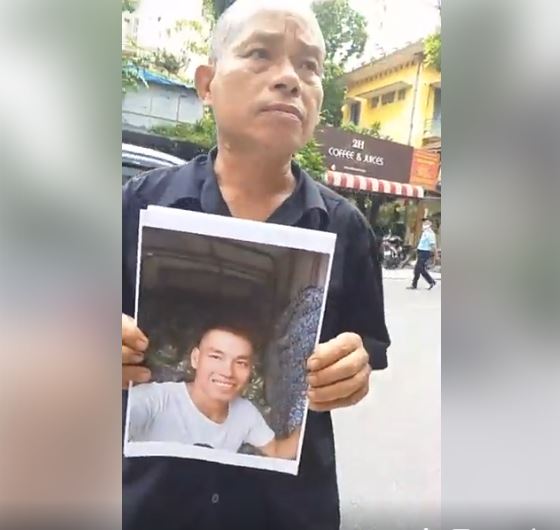 CHA CON TRỊNH BÁ KHIÊM DIỄN TIẾP VỞ TUỒNG “TUYỆT THỰC” CHA CON TRỊNH BÁ KHIÊM DIỄN TIẾP VỞ TUỒNG “TUYỆT THỰC”