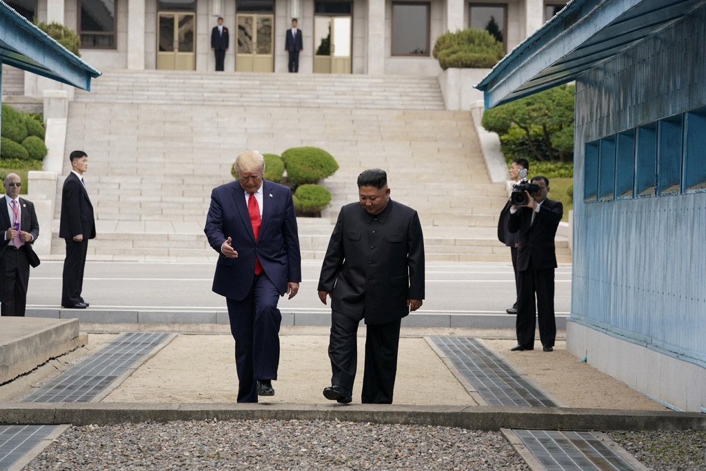 Bước đi nhỏ của TT Trump vào Triều Tiên, nỗi lo lớn của Trung Quốc