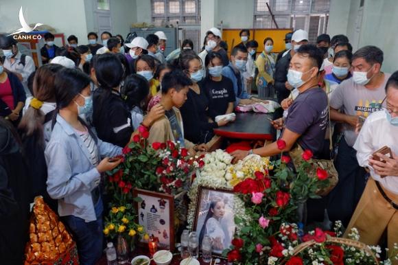 Myanmar khai quật mộ cô gái 19 tuổi biểu tình bị bắn chết? Myanmar khai quật mộ cô gái 19 tuổi biểu tình bị bắn chết?