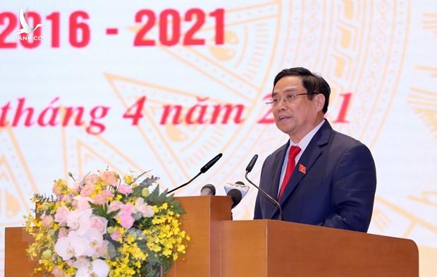 Chủ tịch nước Nguyễn Xuân Phúc bàn giao công việc cho Thủ tướng Phạm Minh Chính Chủ tịch nước Nguyễn Xuân Phúc bàn giao công việc cho Thủ tướng Phạm Minh Chính