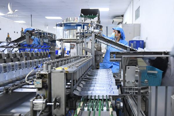 T&T Group của bầu Hiển tài trợ toàn bộ bơm tiêm cho chiến dịch 150 triệu liều vắc xin Covid-19 T&T Group của bầu Hiển tài trợ toàn bộ bơm tiêm cho chiến dịch 150 triệu liều vắc xin Covid-19