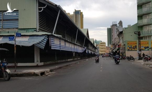 Phó thủ tướng đồng ý cho TPHCM cấm chợ để cắt nguồn lây nhiễm SARS-CoV-2 Phó thủ tướng đồng ý cho TPHCM cấm chợ để cắt nguồn lây nhiễm SARS-CoV-2