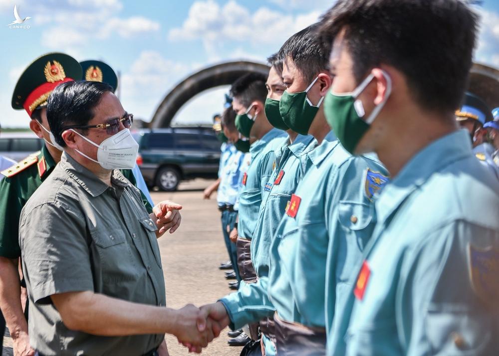 Thủ tướng Phạm Minh Chính thăm sân bay Biên Hòa