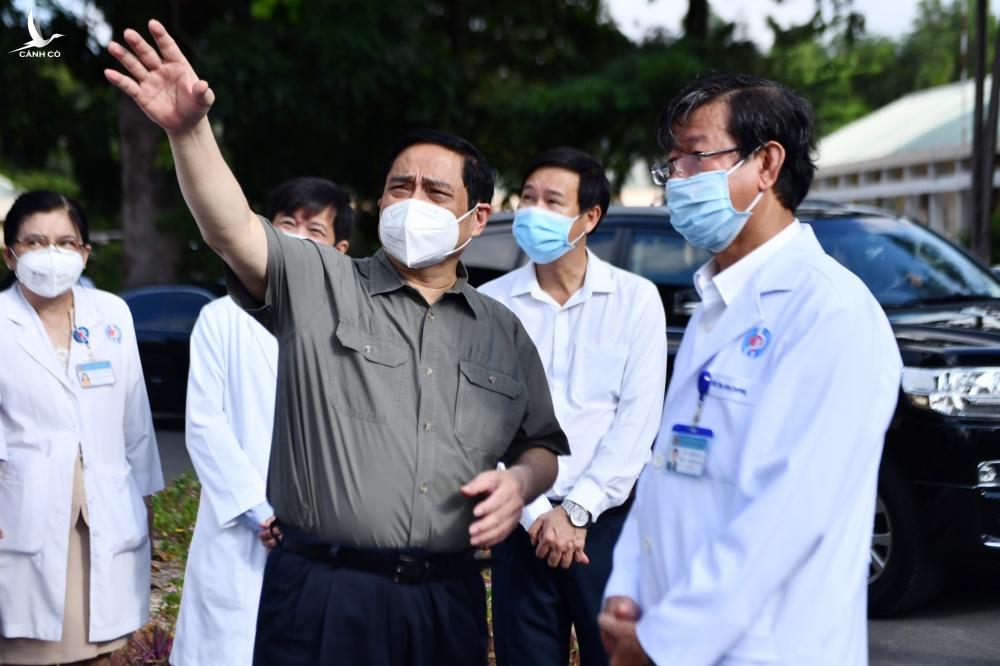Thủ tướng làm việc tại Bình Dương: Không để lây nhiễm tại bệnh viện
