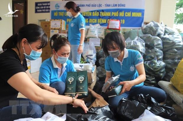 Nhiều tỉnh thành hỗ trợ TP.HCM hơn 814 tỷ đồng và nhu yếu phẩm phòng, chống dịch COVID-19 Nhiều tỉnh thành hỗ trợ TP.HCM hơn 814 tỷ đồng và nhu yếu phẩm phòng, chống dịch COVID-19