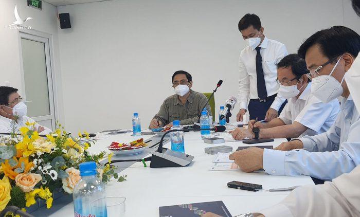 Thủ tướng yêu cầu cấp tốc chuyển test nhanh Covid-19 cho TPHCM Thủ tướng yêu cầu cấp tốc chuyển test nhanh Covid-19 cho TPHCM