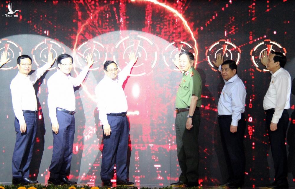 Thủ tướng Phạm Minh Chính kích hoạt vận hành 2 hệ thống cơ sở dữ liệu quốc gia Thủ tướng Phạm Minh Chính kích hoạt vận hành 2 hệ thống cơ sở dữ liệu quốc gia