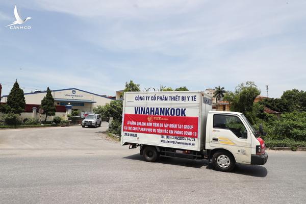 T&T Group của bầu Hiển tài trợ toàn bộ bơm tiêm cho chiến dịch 150 triệu liều vắc xin Covid-19 T&T Group của bầu Hiển tài trợ toàn bộ bơm tiêm cho chiến dịch 150 triệu liều vắc xin Covid-19