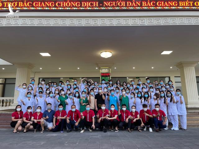Khoảnh khắc rời tâm dịch Bắc Giang về nhà của đoàn chi viện trường ĐH Y Dược Hải Phòng Khoảnh khắc rời tâm dịch Bắc Giang về nhà của đoàn chi viện trường ĐH Y Dược Hải Phòng