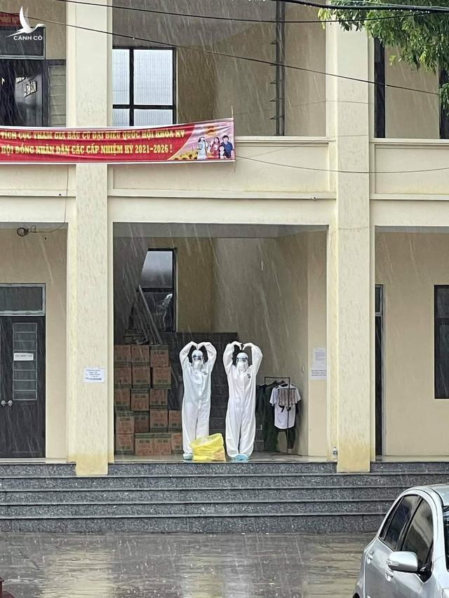 Khoảnh khắc rời tâm dịch Bắc Giang về nhà của đoàn chi viện trường ĐH Y Dược Hải Phòng Khoảnh khắc rời tâm dịch Bắc Giang về nhà của đoàn chi viện trường ĐH Y Dược Hải Phòng