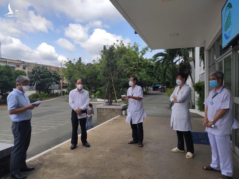 Giám đốc Bệnh viện Bệnh Nhiệt đới TP.HCM: ‘Chúng tôi ổn’! Giám đốc Bệnh viện Bệnh Nhiệt đới TP.HCM: ‘Chúng tôi ổn’!