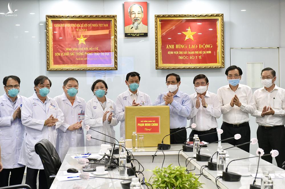Sáng nay, Thủ tướng Phạm Minh Chính đến thị sát Công ty sản xuất vaccine Nanogen Sáng nay, Thủ tướng Phạm Minh Chính đến thị sát Công ty sản xuất vaccine Nanogen