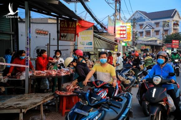 Chủ tịch TP.HCM: ‘Chúng ta thắt chặt nhưng sao số ca mắc vẫn tăng?’ Chủ tịch TP.HCM: ‘Chúng ta thắt chặt nhưng sao số ca mắc vẫn tăng?’