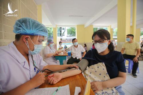 Thủ tướng chỉ đạo xây dựng chiến lược tiên vắc xin và hỗ trợ TP HCM, Bắc Ninh, Bắc Giang