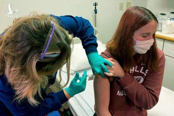 Mỹ phê duyệt khẩn cấp vaccine Covid-19 như thế nào? Mỹ phê duyệt khẩn cấp vaccine Covid-19 như thế nào?