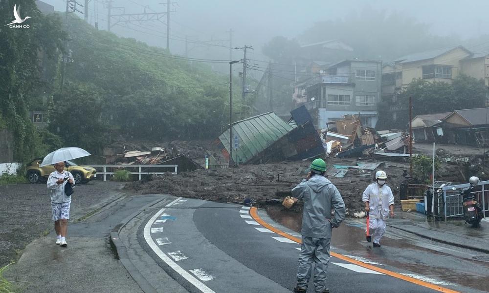 Khoảnh khắc lở đất kinh hoàng quét qua thành phố Atami, Nhật Bản khiến 20 người mất tích