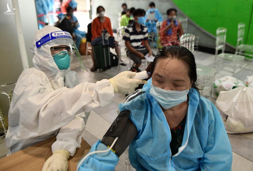 Phó thủ tướng: Tăng cường tìm nguồn vaccine để tiêm cho người dân Phó thủ tướng: Tăng cường tìm nguồn vaccine để tiêm cho người dân