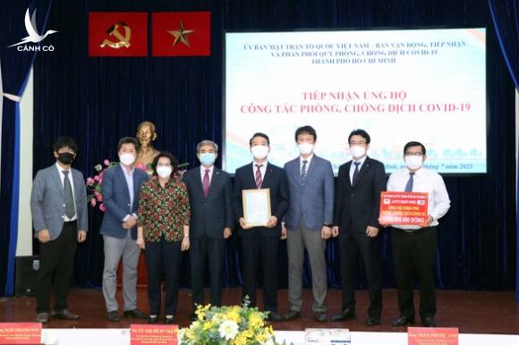 TP.HCM tiếp nhận hơn 1.000 tỉ đồng ủng hộ Quỹ phòng, chống COVID-19 TP.HCM tiếp nhận hơn 1.000 tỉ đồng ủng hộ Quỹ phòng, chống COVID-19