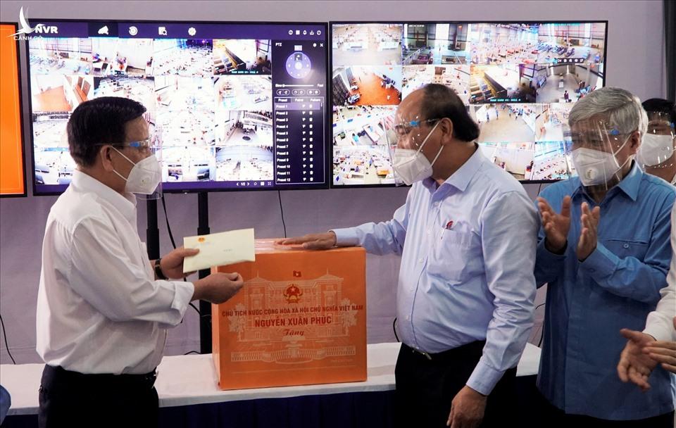 Chủ tịch nước Nguyễn Xuân Phúc: Cố gắng giữ sức khỏe và tính mạng của người dân Chủ tịch nước Nguyễn Xuân Phúc: Cố gắng giữ sức khỏe và tính mạng của người dân
