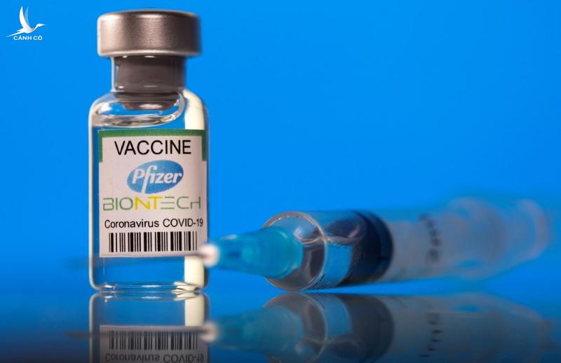 Nóng: Lô vắc xin Pfizer đầu tiên về Việt Nam
