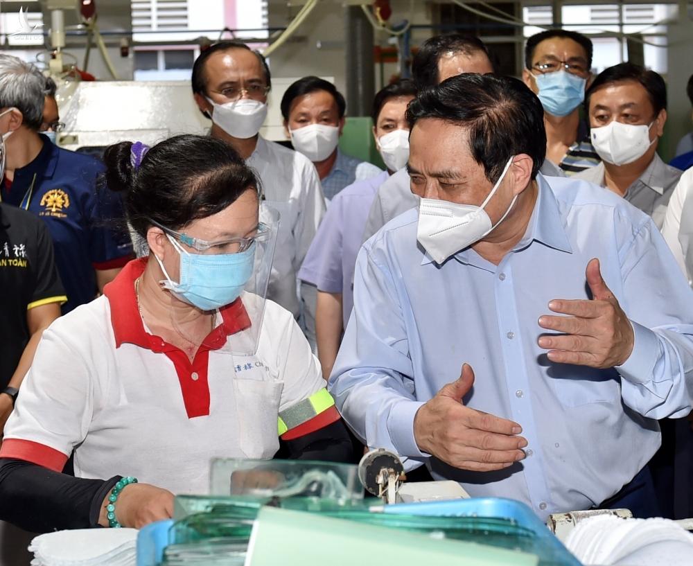 Hết lòng, hết sức vì đất nước, vì nhân dân Hết lòng, hết sức vì đất nước, vì nhân dân