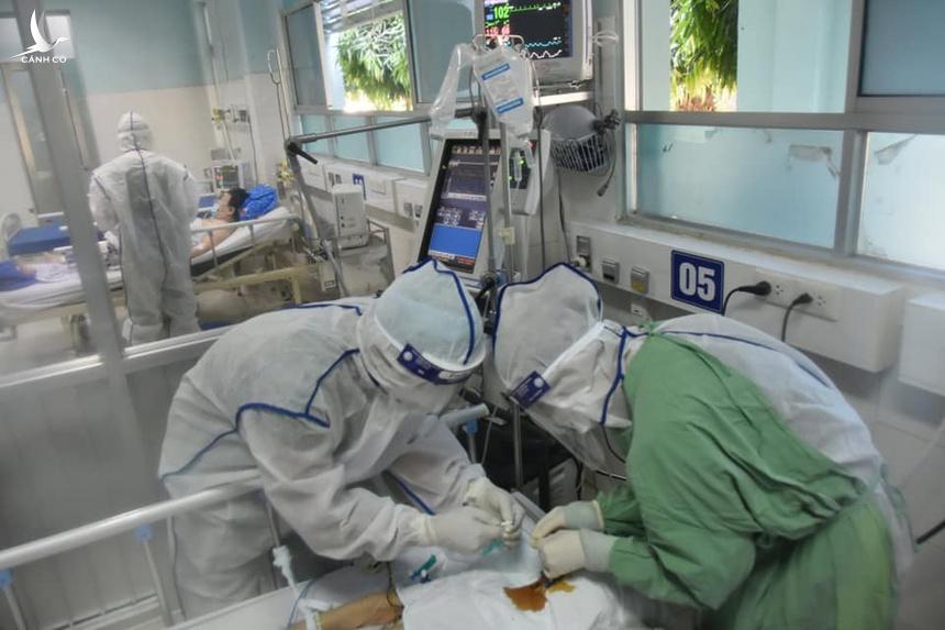 Chuyên gia: TP.HCM cần siết phong tỏa nếu dịch bệnh vẫn lây lan Chuyên gia: TP.HCM cần siết phong tỏa nếu dịch bệnh vẫn lây lan