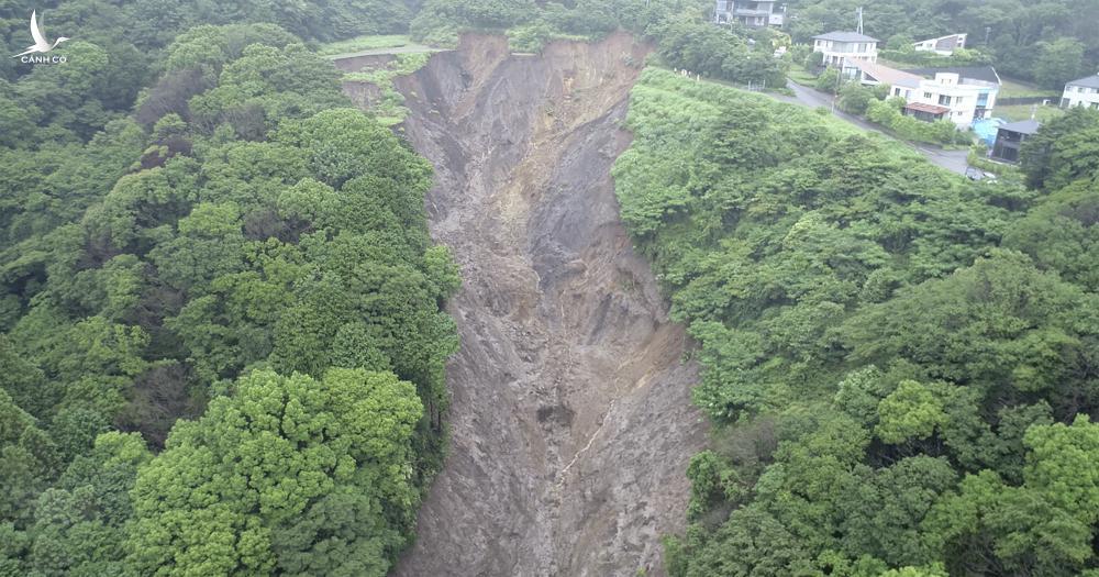 Lở đất kinh hoàng làm gần trăm người mất tích ở Nhật
