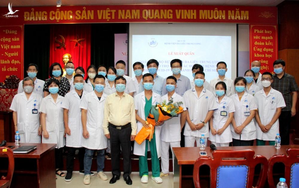 Gần 200 y bác sĩ 6 viện ở Hà Nội tiếp sức TP HCM
