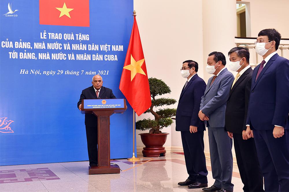 Thủ tướng trao 10.000 tấn gạo của Việt Nam tặng nhân dân Cuba
