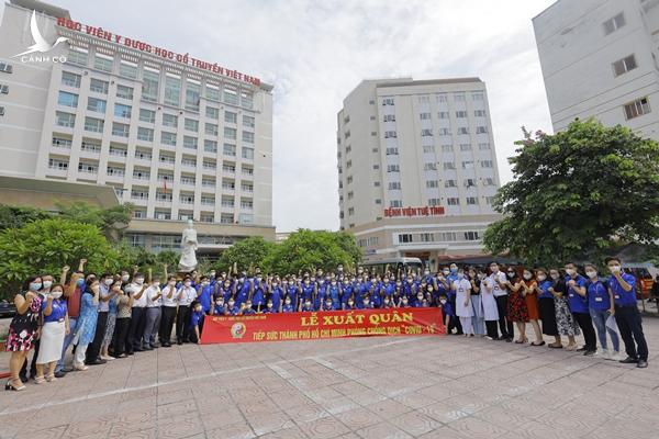 239 thầy trò Học viện Y Dược học cổ truyền Việt Nam lên đường chi viện TP.HCM 239 thầy trò Học viện Y Dược học cổ truyền Việt Nam lên đường chi viện TP.HCM