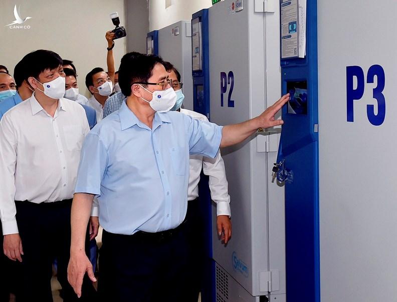 Hết lòng, hết sức vì đất nước, vì nhân dân Hết lòng, hết sức vì đất nước, vì nhân dân