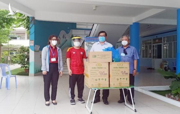 TP.HCM tiếp nhận hơn 1.000 tỉ đồng ủng hộ Quỹ phòng, chống COVID-19 TP.HCM tiếp nhận hơn 1.000 tỉ đồng ủng hộ Quỹ phòng, chống COVID-19