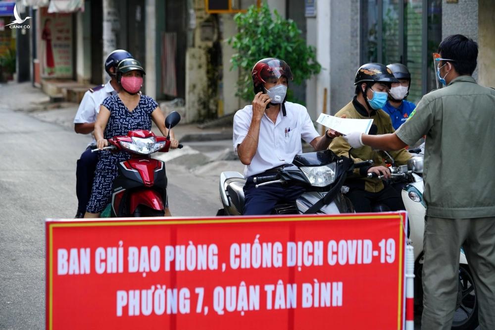 Chủ tịch Nguyễn Thành Phong: ‘Số ca nhiễm Covid-19 phát hiện trong bệnh viện giảm’ Chủ tịch Nguyễn Thành Phong: ‘Số ca nhiễm Covid-19 phát hiện trong bệnh viện giảm’
