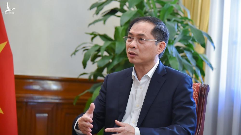 Việt Nam đang tìm đối tác sản xuất vaccine, thuốc trị Covid-19