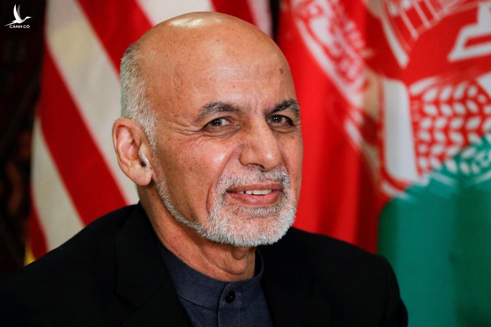 RIA: Tổng thống Afghanistan ra nước ngoài với trực thăng đầy tiền