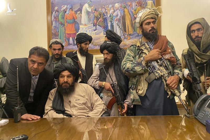 Taliban tuyên bố chiến thắng sau khi Tổng thống Afghanistan ‘bỏ trốn’ ra nước ngoài