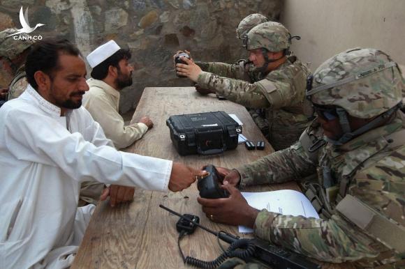 Taliban nắm được thiết bị quan trọng, có thể “chỉ điểm” người Afghanistan hỗ trợ Mỹ – Cực nguy hiểm!
