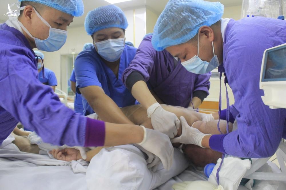 Hơn 13.000 nhân viên y tế tình nguyện chống dịch Covid-19 ở miền Nam