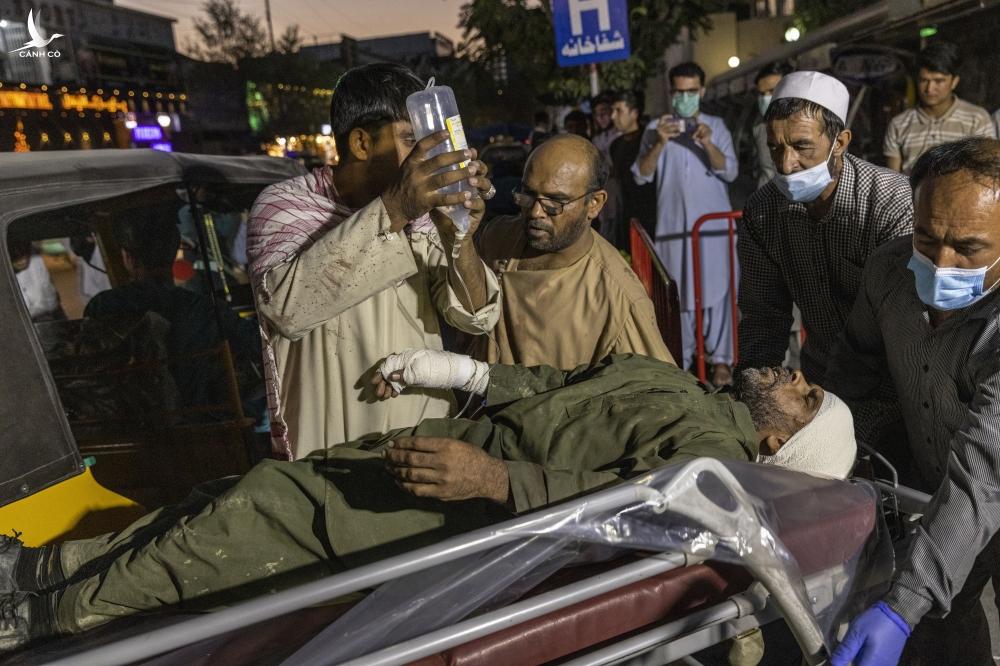Hơn 100 người chết trong vụ đánh bom thảm khốc ở Kabul