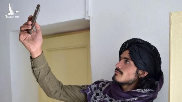 ‘Taliban 2.0’ xuất hiện trên Internet, số người theo dõi tăng từng giờ